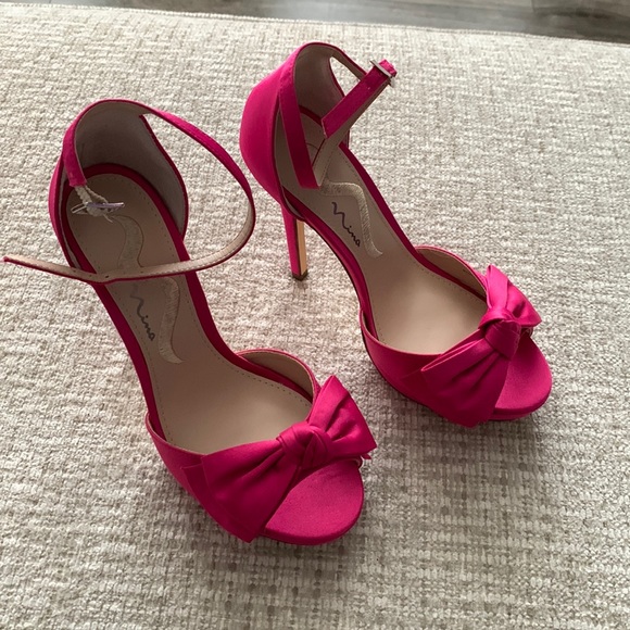 Barbie Pink platform dress sandals - Picture 1 of 7